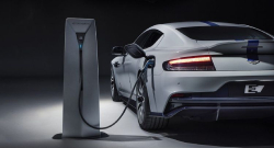 Aston Martin      2025 